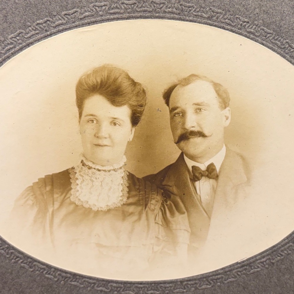 F.G. Bennett Bronx NY Antique Cabinet Card Portrait Man Woman Victorian Photo